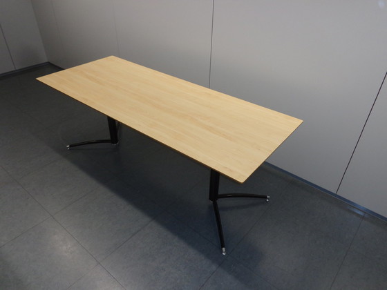 Image 1 of Meeting table Artifort