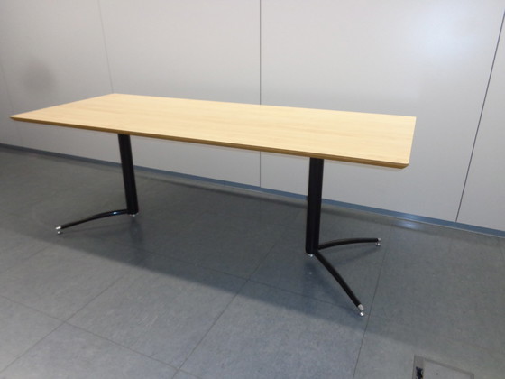 Image 1 of Meeting table Artifort