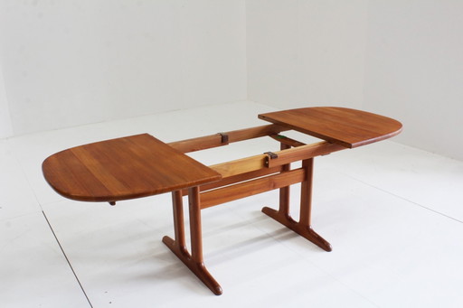 Glostrup extendable dining table