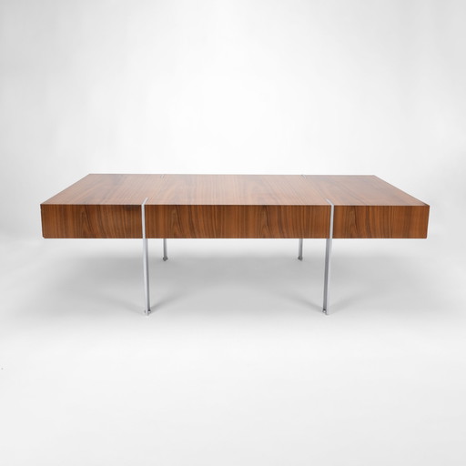 1x Walnut-veneered coffee table