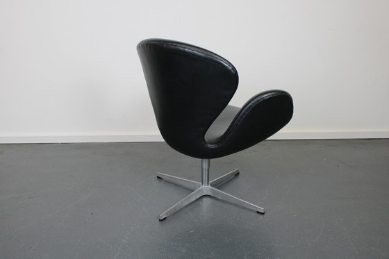 Image 1 of Fritz Hansen Swan chair