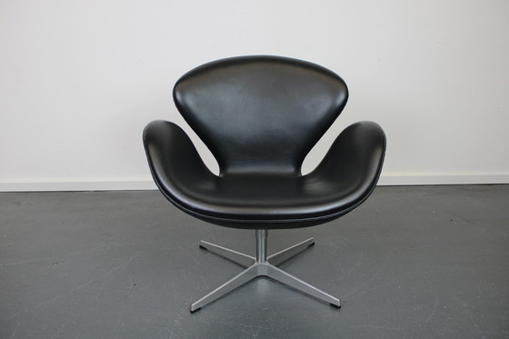 Image 1 of Fritz Hansen Swan chair