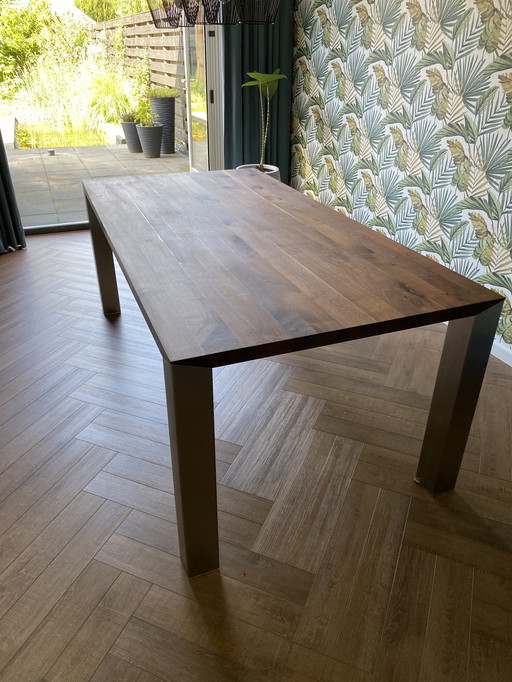 Design dining table