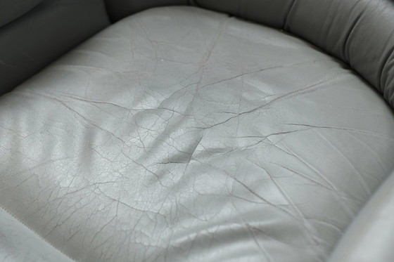 Image 1 of  Sedia Elda vintage in pelle grigia e scocca nera di Joe Colombo Italia