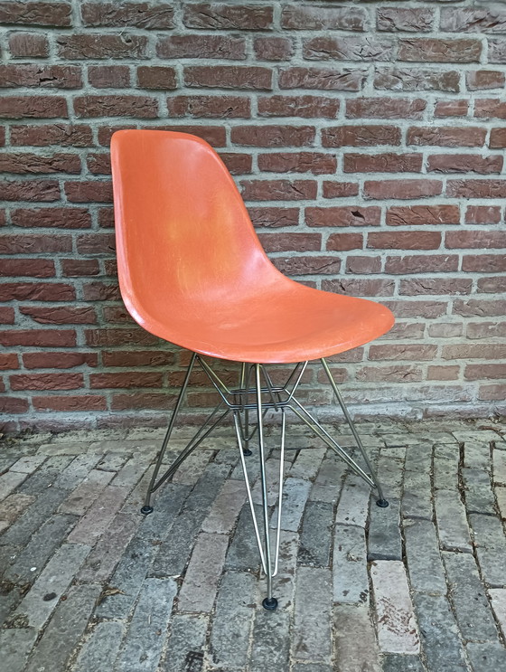 Image 1 of Fiber glass, Herman Miller, Eames DSR chair