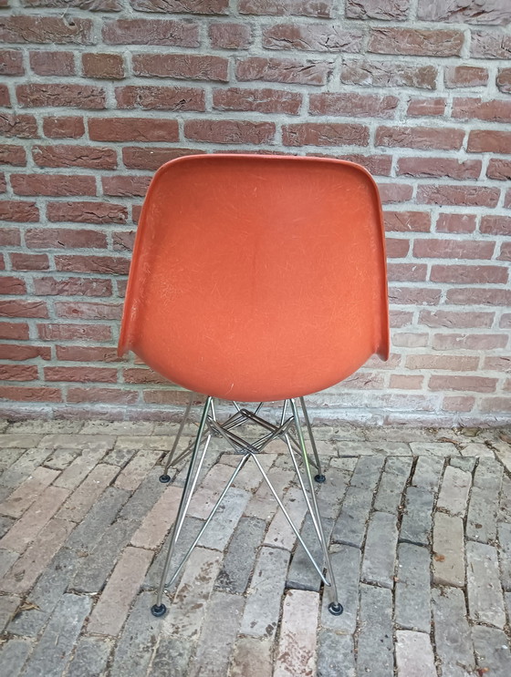 Image 1 of Fiber glass, Herman Miller, Eames DSR chair