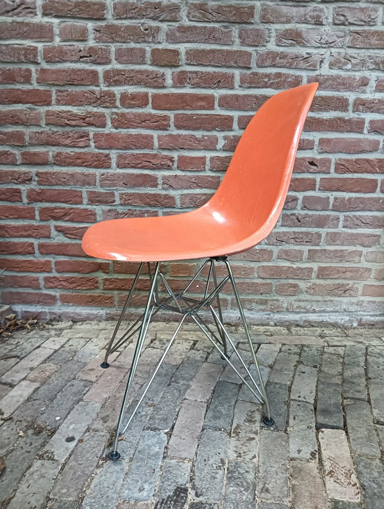 Image 1 of Fiber glass, Herman Miller, Eames DSR chair