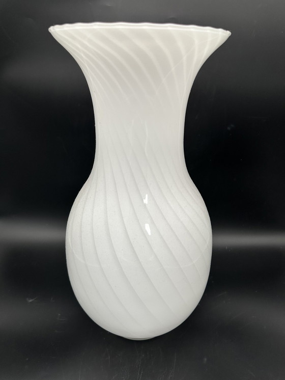 Image 1 of Vase en verre tourbillonnant de Murano