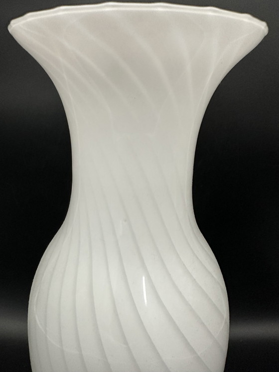 Image 1 of Vase en verre tourbillonnant de Murano