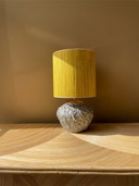 Lampe cerveau gris abat-jour jaune coco