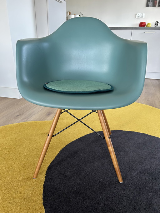 2x fauteuil Vitra DAW