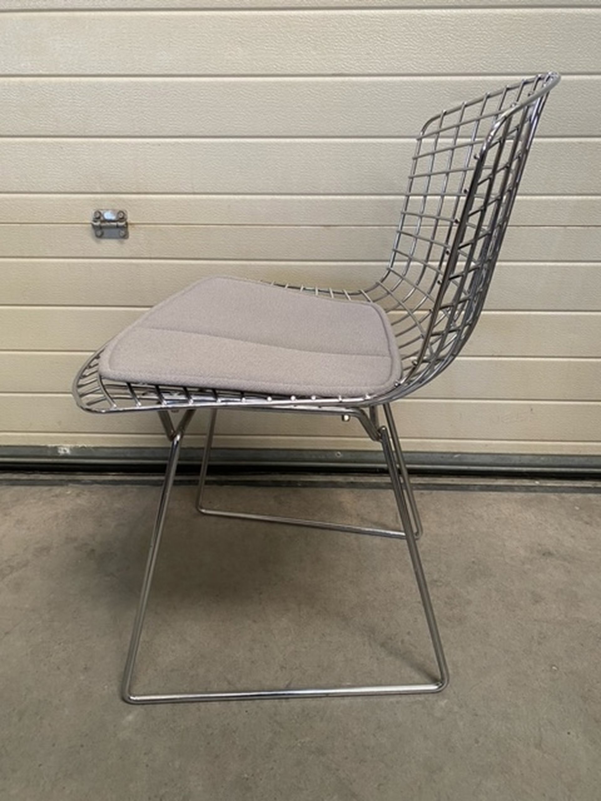 Knoll designer Harry Bertoia side chair type 420 | €2,400 | Whoppah