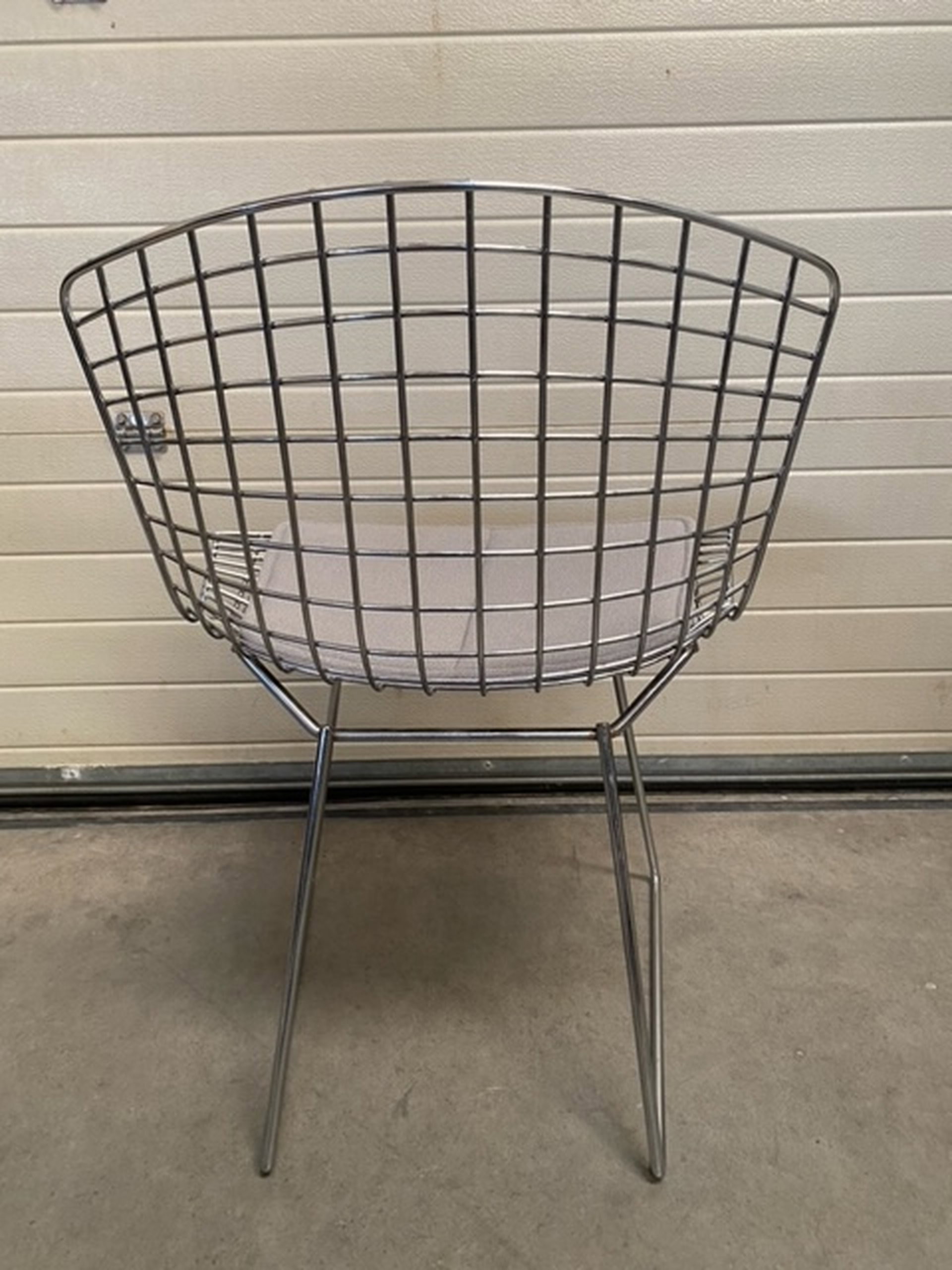 Knoll designer Harry Bertoia side chair type 420 | €2,400 | Whoppah