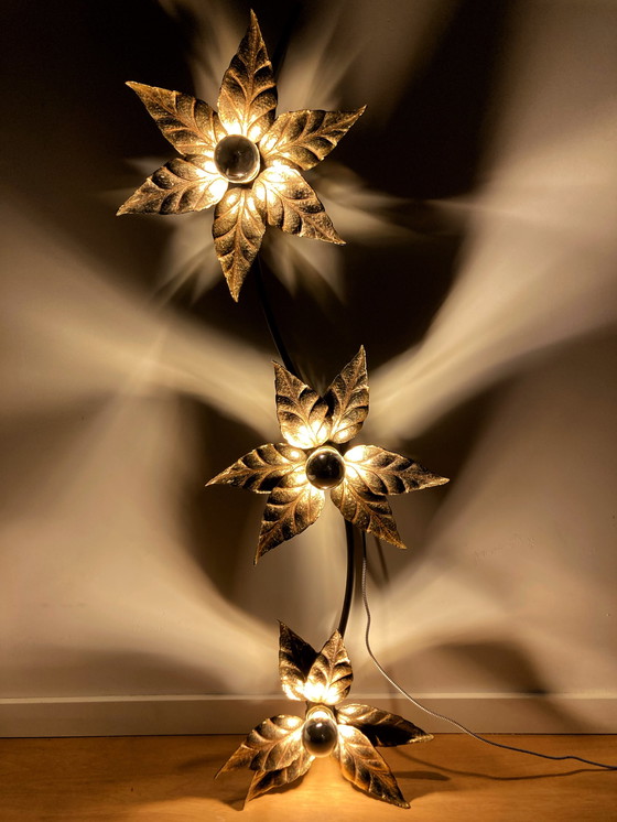 Image 1 of Massive flower lamp