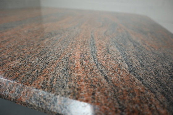 Image 1 of Table basse en granit