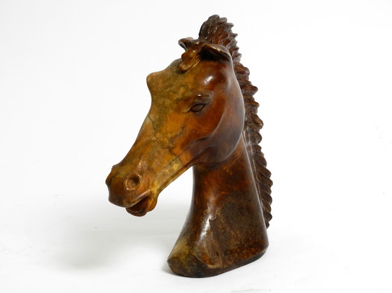 Image 1 of Scultura di testa di cavallo, grande, pesante e realistica, degli anni '60, in pietra ollare marrone.