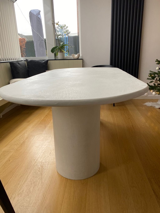 Mortex dining table