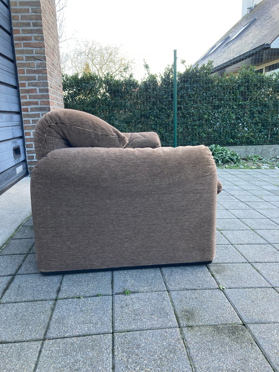 Image 1 of Cassina Maralunga 2 seater Ribble