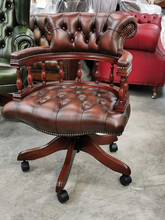 Image 1 of Chesterfield office chair Captains swivel clhair