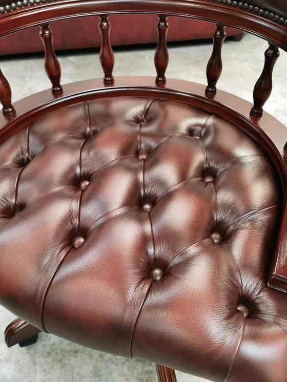 Image 1 of Chesterfield office chair Captains swivel clhair