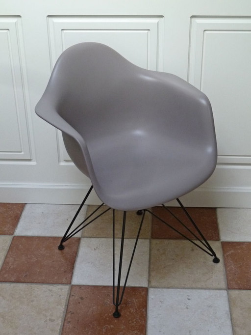 Fauteuil en plastique Vitra Eames DAR