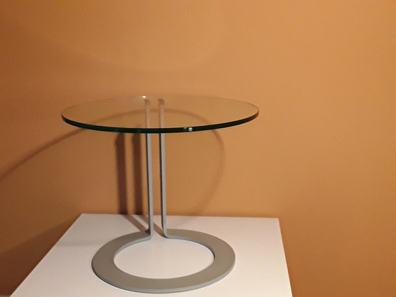 Image 1 of Table d'appoint en verre design