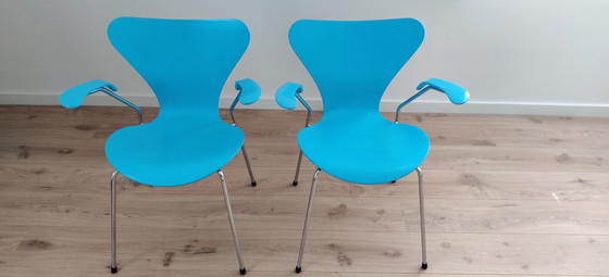 Image 1 of 2x Fritz Hansen Arne Jacobsen 3207 chairs