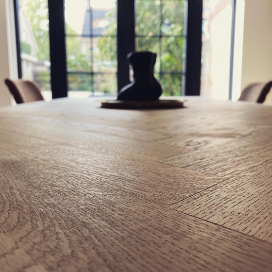 Image 1 of Jean Montagne, Table à manger à chevrons œuf