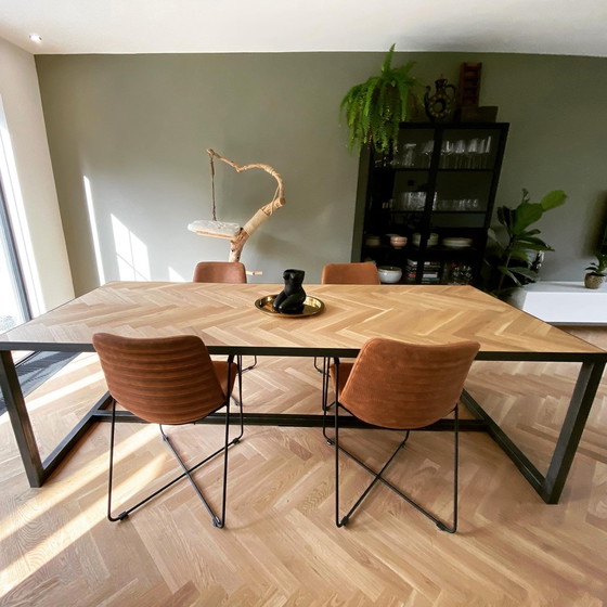 Image 1 of Jean Montagne, Table à manger à chevrons œuf