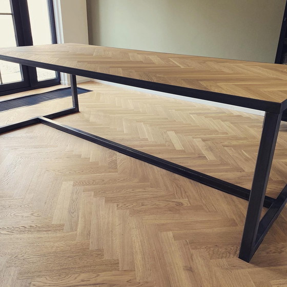 Image 1 of Jean Montagne, Table à manger à chevrons œuf