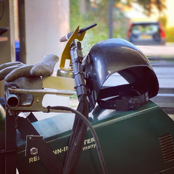 Image 1 of Jean Montagne, Table à manger à chevrons œuf