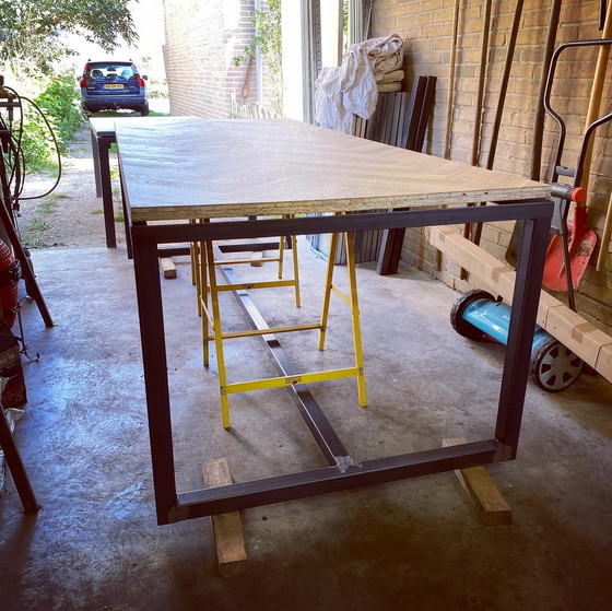 Image 1 of Jean Montagne, Table à manger à chevrons œuf