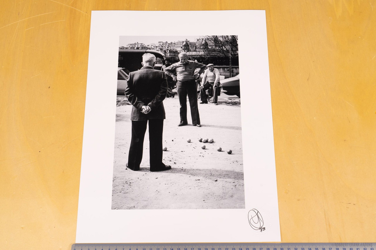 Precision throw - Jeu de boules along the Seine - selling Paris 1973 - LIMITED EDITION