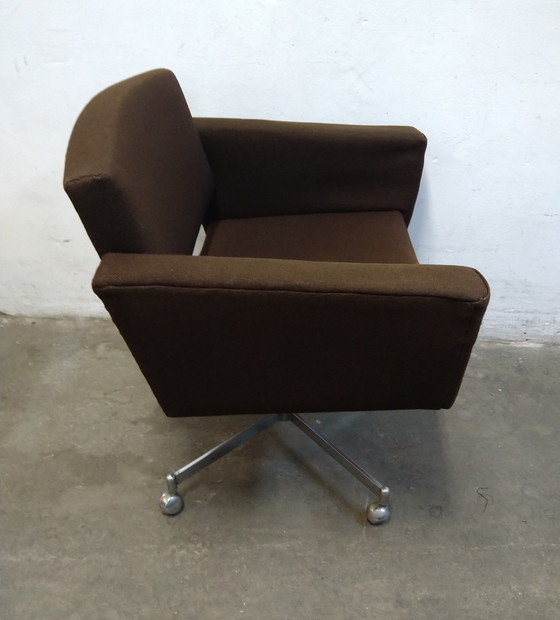 Image 1 of Vintage swivel chair