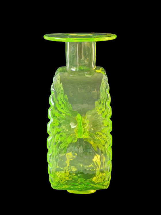 Image 1 of Tamara Aladin - Aurinkopullo Vase made of uranium glass