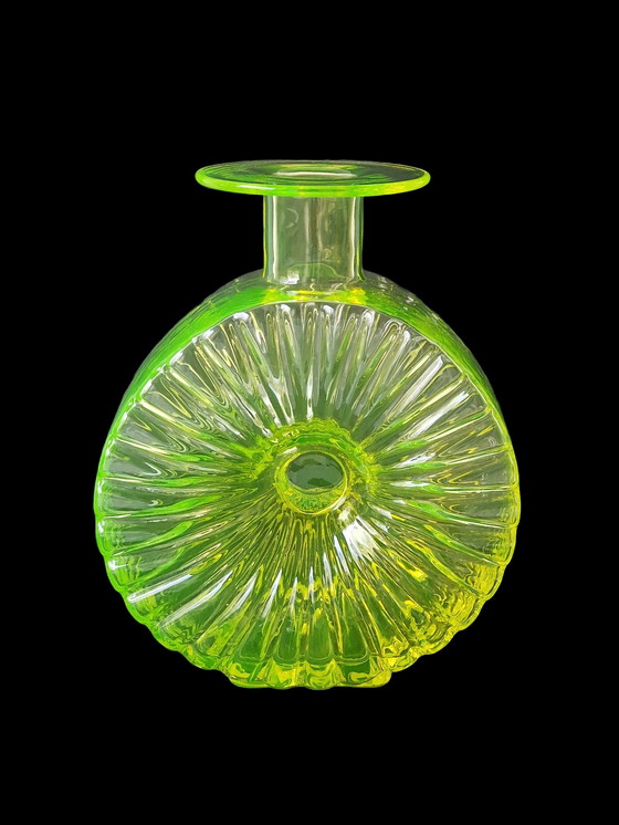 Image 1 of Tamara Aladin - Aurinkopullo Vase made of uranium glass