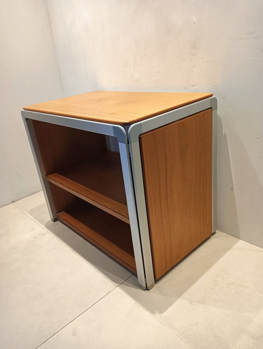 Rare, Arne Jacobsen, modèle Djob, série Montana. Armoire