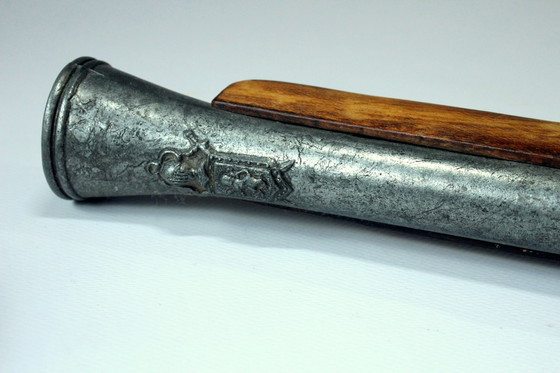 Image 1 of Pistolet lourd (Décoration Salle de Chasse) En Bois Massif Avec Monture En Étain - Vintage