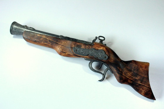 Image 1 of Pistolet lourd (Décoration Salle de Chasse) En Bois Massif Avec Monture En Étain - Vintage