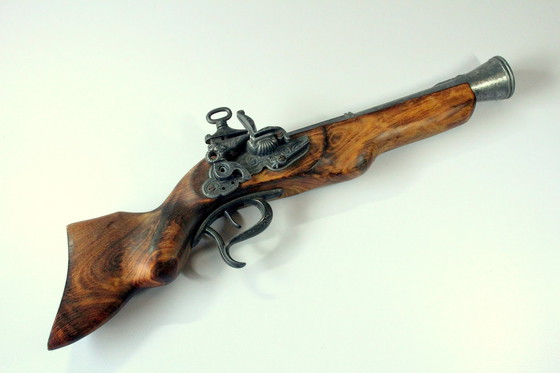 Image 1 of Pistolet lourd (Décoration Salle de Chasse) En Bois Massif Avec Monture En Étain - Vintage