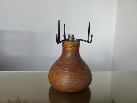 Image 1 of Grande Lampe Accolay Brutaliste, Pied En Céramique, Abat Jour En Métal Et Résine, 1960