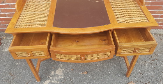 Image 1 of Bureau de style colonial en bois de bambou