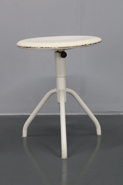 Tabouret médical antique pivotant et réglable