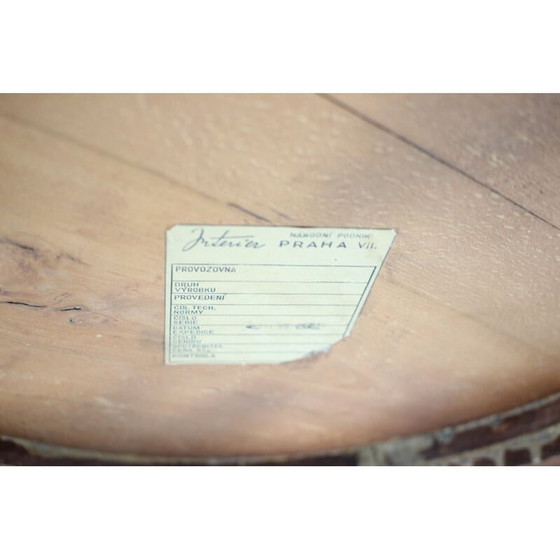 Image 1 of Table basse vintage en chêne par Karel Koželka et Antonín Kropáček, Tchécoslovaquie 1960.
