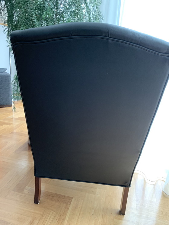 Image 1 of Fauteuil en cuir pointu