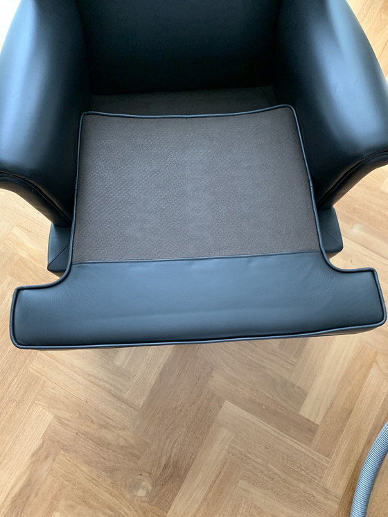 Image 1 of Fauteuil en cuir pointu