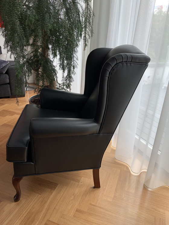 Image 1 of Fauteuil en cuir pointu