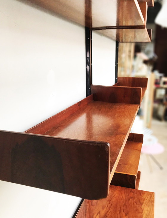 Image 1 of Étagère murale en noyer attribuée à Gianfranco Frattini.