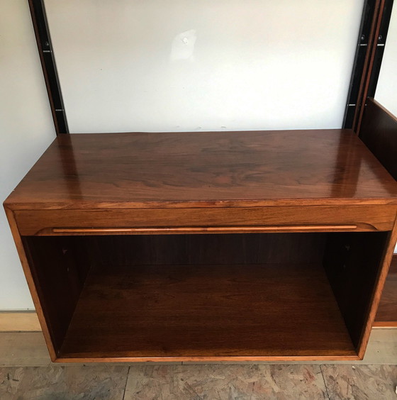 Image 1 of Étagère murale en noyer attribuée à Gianfranco Frattini.