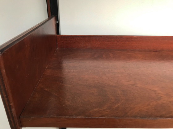 Image 1 of Étagère murale en noyer attribuée à Gianfranco Frattini.